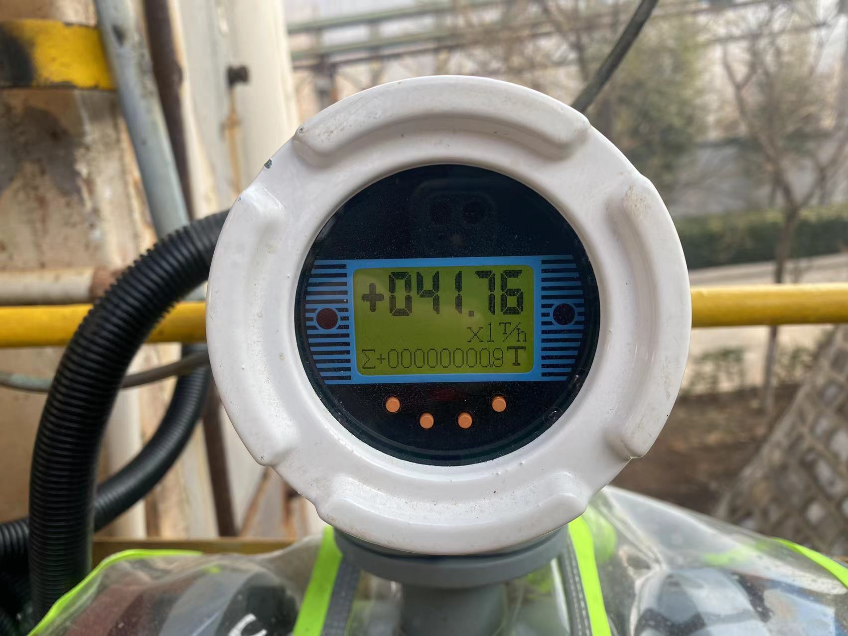 電磁流量計在氯堿廠作為定量裝車的應(yīng)用現(xiàn)場